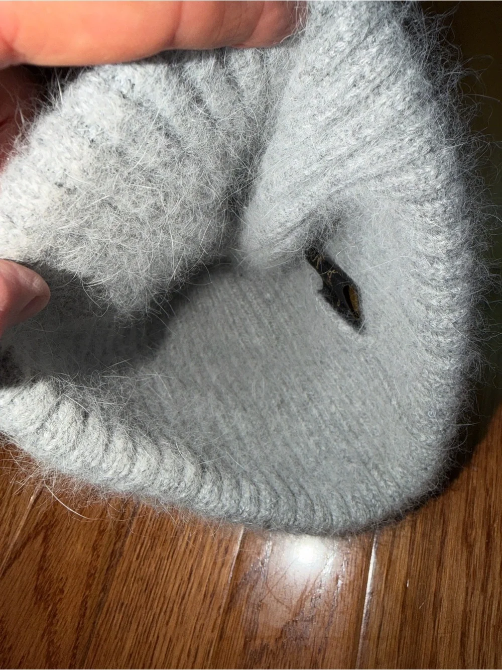 Linda Richards $150 Angora Wool blend pom-pom hat w fur Pom EUC